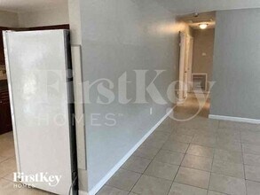 8313 Oleander Ln in Tampa, FL - Foto de edificio - Building Photo