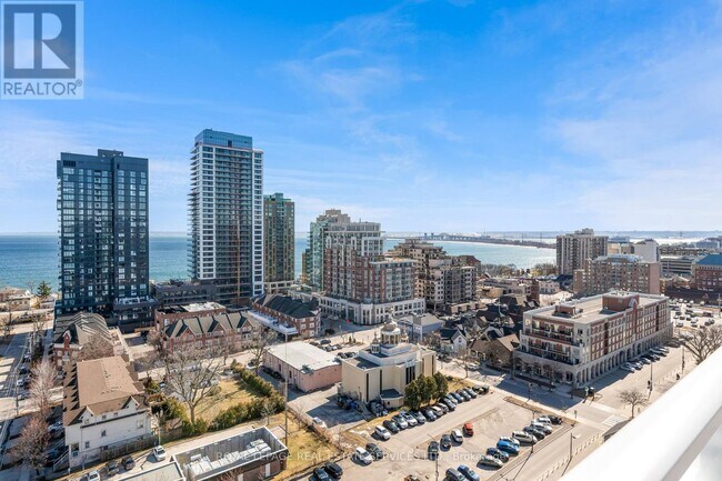 2088 James St in Burlington, ON - Building Photo - Building Photo