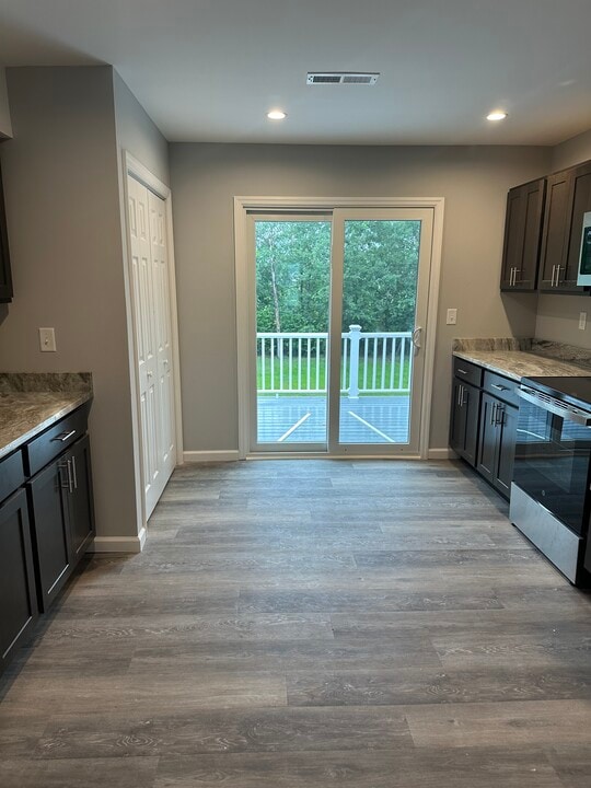 24 Hoyt Ave in Glenmont, NY - Building Photo