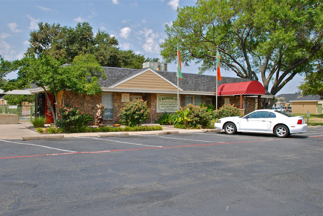 Crossway Apartments in Arlington, TX - Building Photo - Building Photo