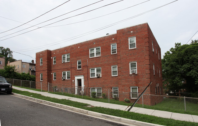 1613 29th St SE in Washington, DC - Foto de edificio - Building Photo