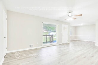 2434 Shamrock Dr in Decatur, GA - Building Photo - Building Photo