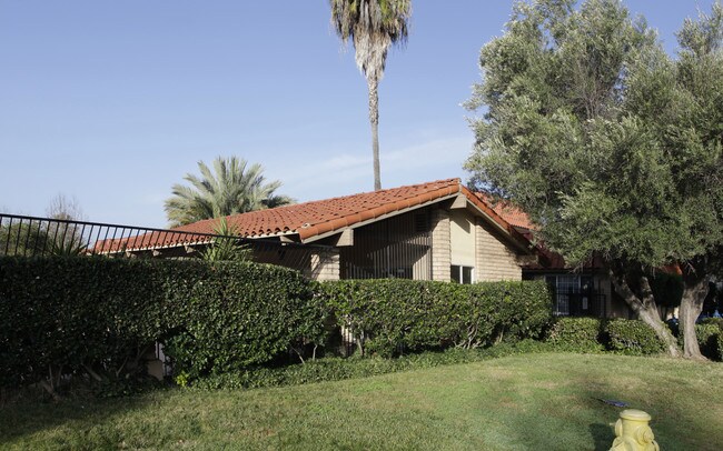 Kenwood Townhouses in Escondido, CA - Building Photo - Building Photo