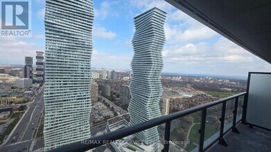 448 Burnhamthorpe Rd W in Mississauga, ON - Building Photo - Building Photo