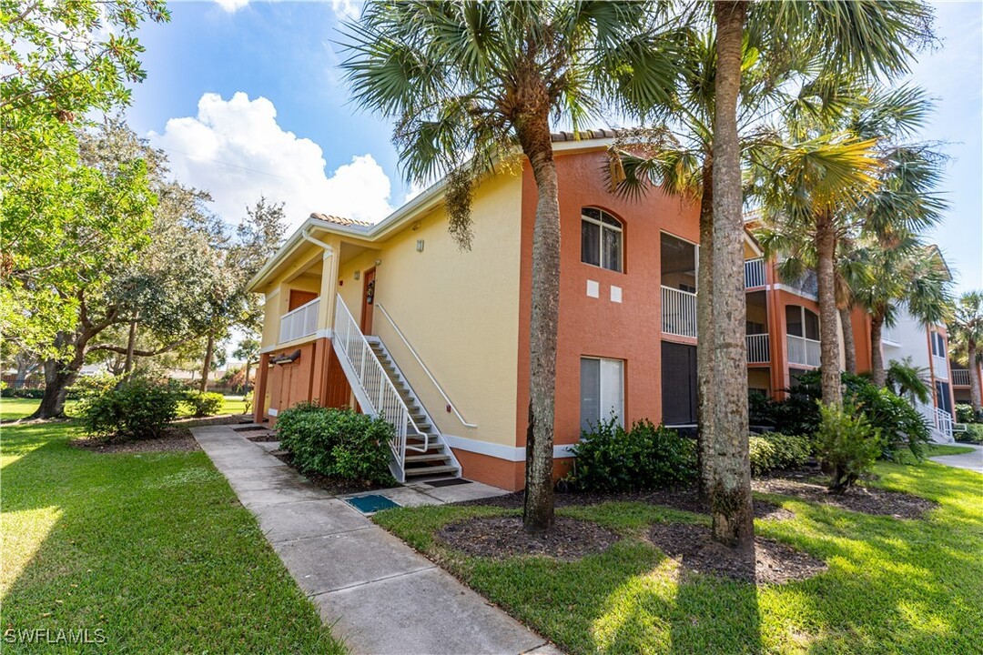 6481 Aragon Way in Ft. Myers, FL - Building Photo