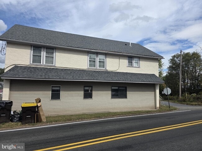 203 E Cedarville Rd in Pottstown, PA - Building Photo - Building Photo