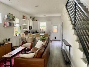 6202 Palm Cir in Austin, TX - Building Photo - Building Photo
