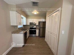 1016 Pioneer Dr in Deltona, FL - Foto de edificio - Building Photo