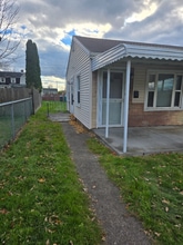 46 B St in Niagara Falls, NY - Foto de edificio - Building Photo