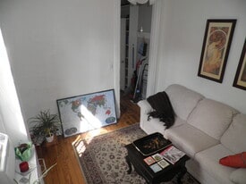 309 Constitution Ave NE