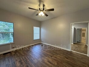 2115 Crawford St in Ft. Myers, FL - Foto de edificio - Building Photo