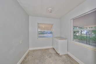 667 25th Ave S, Unit 667 25th Ave S in St. Petersburg, FL - Building Photo - Building Photo