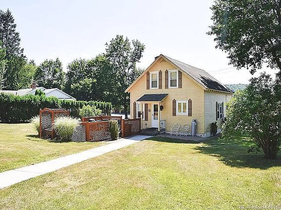 890 Stafford Rd in Mansfield, CT - Building Photo