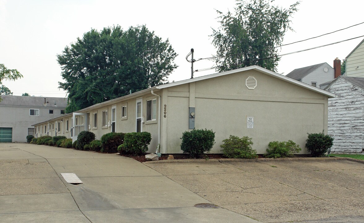 2208-2206 16th St in Parkersburg, WV - Building Photo