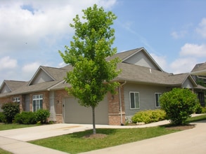 6 Notting Hill Ln in Iowa City, IA - Building Photo - Building Photo