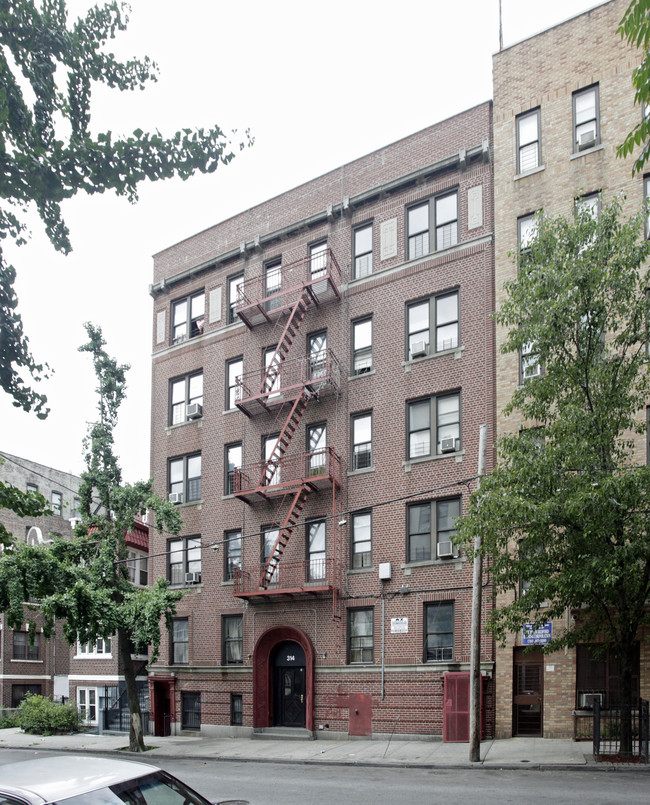 314 E 196th St in Bronx, NY - Building Photo - Building Photo