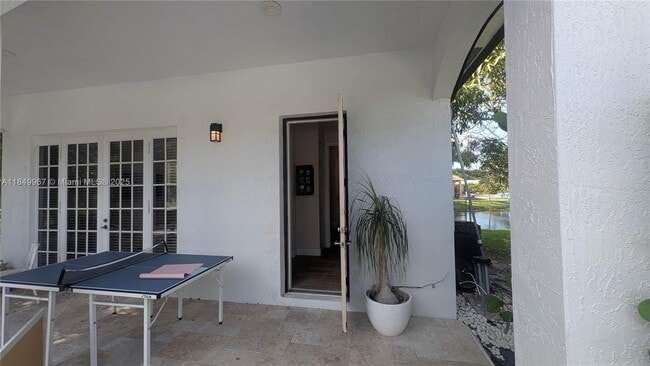 691 Ranch Rd. in Weston, FL - Building Photo - Building Photo