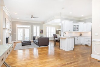 5492 Glenridge Dr in Atlanta, GA - Building Photo - Building Photo