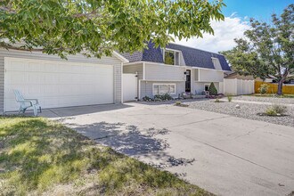1076 Godatia Ln in Sandy, UT - Building Photo - Building Photo