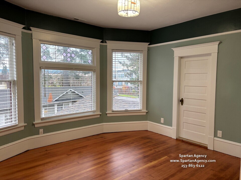 143 4th Ave NW, Unit c in Puyallup, WA - Building Photo