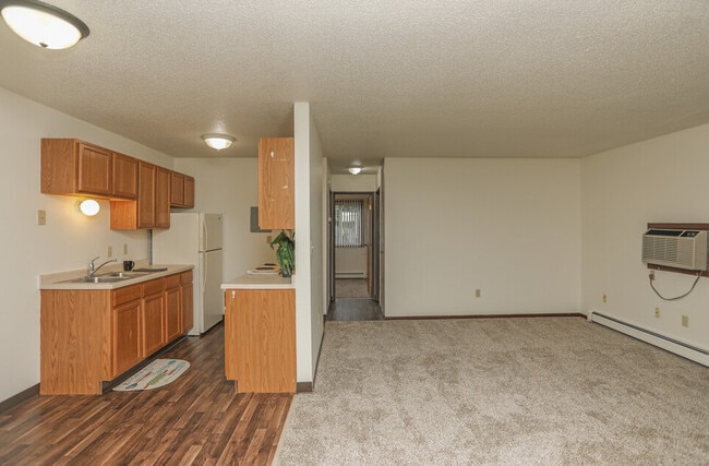 Silver Leaf Apartments (North Fargo)