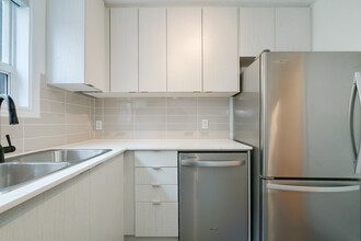 517 Eglinton Ave W in Toronto, ON - Building Photo - Building Photo