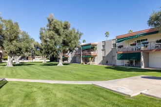 3737 E Turney Ave, Unit 209 in Phoenix, AZ - Building Photo - Building Photo