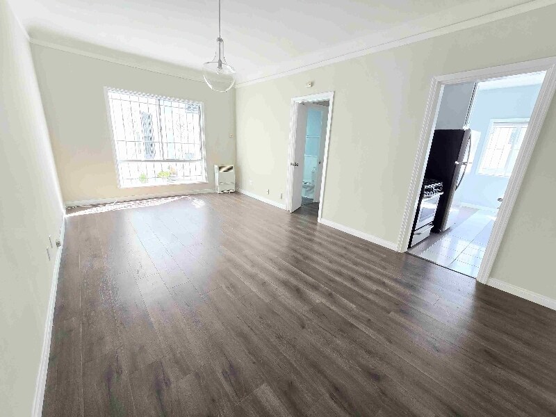 844 N Hoover St in Los Angeles, CA - Building Photo