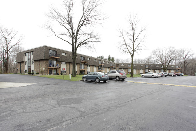 Deer Run Apartments in Chesterton, IN - Building Photo - Building Photo