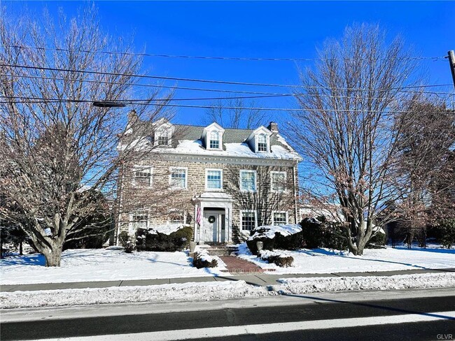 233 E Elizabeth Ave in Bethlehem, PA - Foto de edificio - Building Photo