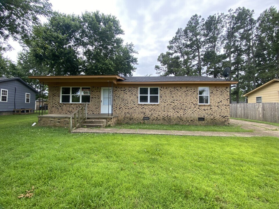 122 Young St in Brownsville, TN - Building Photo