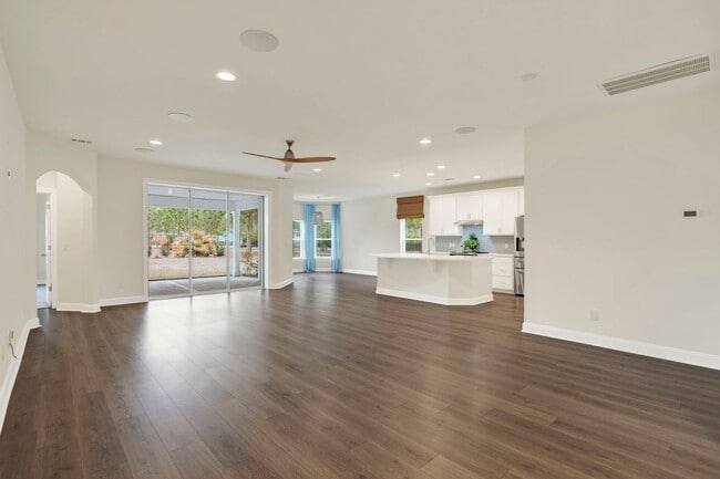 95 Crawford Ln in Richmond Hill, GA - Building Photo - Building Photo