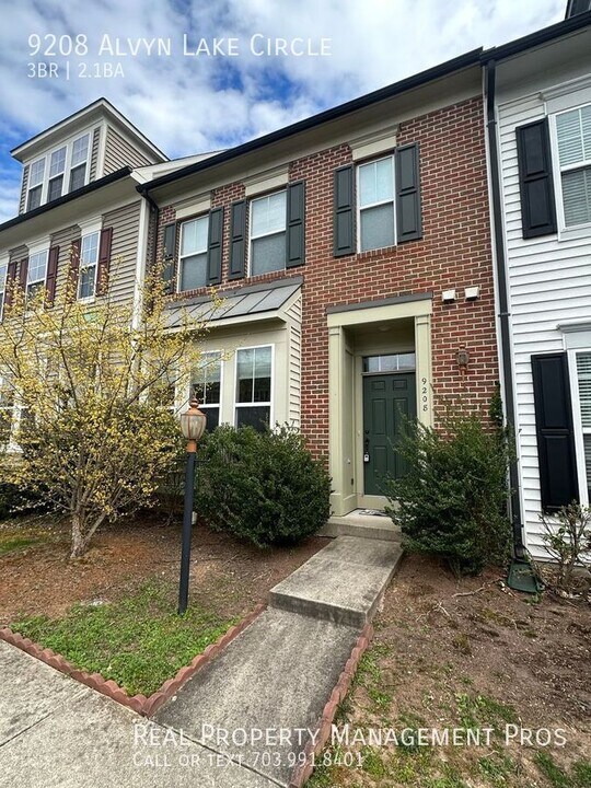 9208 Alvyn Lake Cir in Bristow, VA - Building Photo