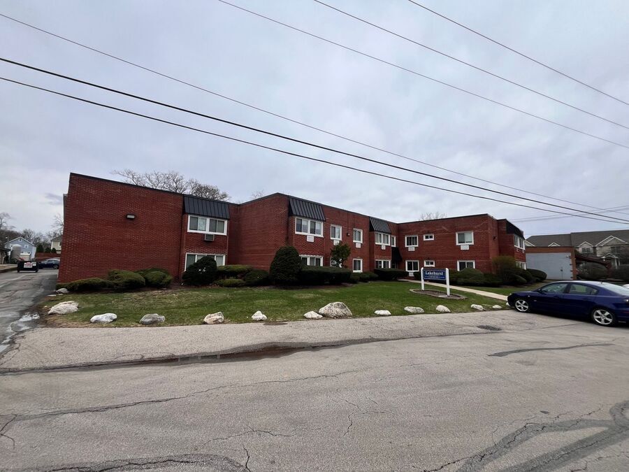 170 E Lake St in Elmhurst, IL - Building Photo
