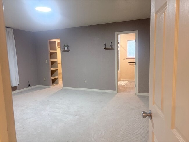 property at 2 Willow Pl