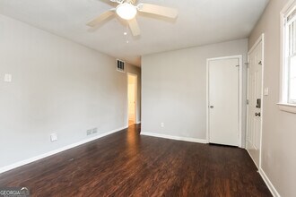 251 Essex Dr in Jonesboro, GA - Building Photo - Building Photo