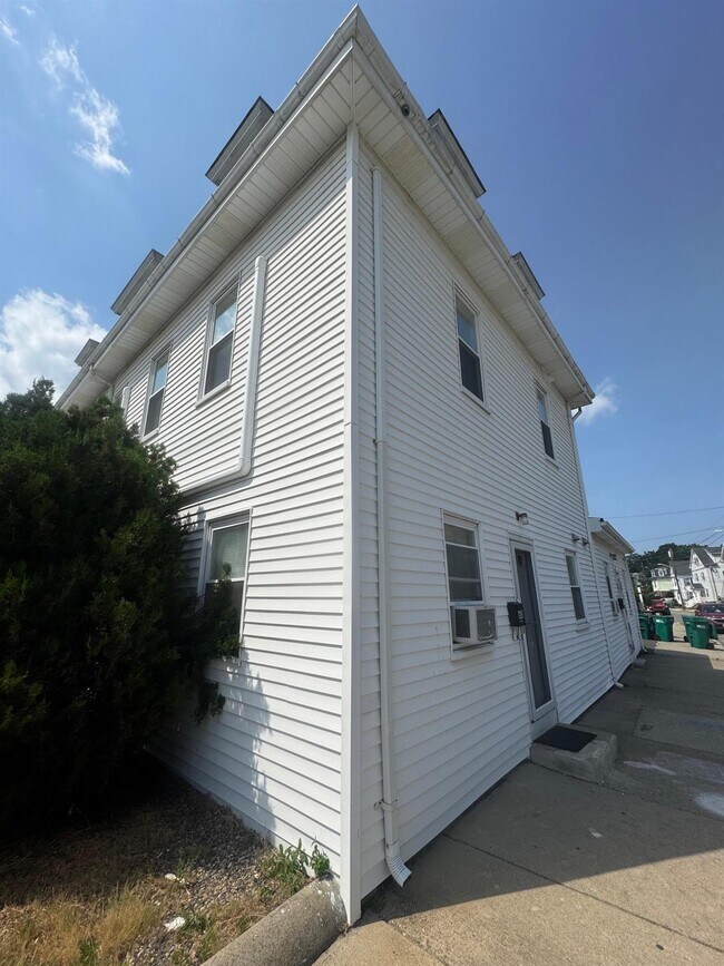 74 Washington St, Unit #8 in Medford, MA - Building Photo - Building Photo