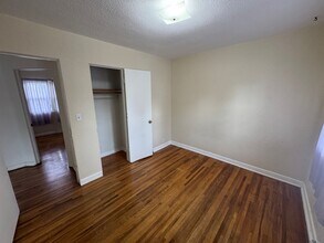 1153 Oregon St in Waterloo, IA - Foto de edificio - Building Photo