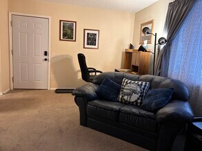 1720 Beaver Pl, Unit #1 in Anchorage, AK - Building Photo - Building Photo