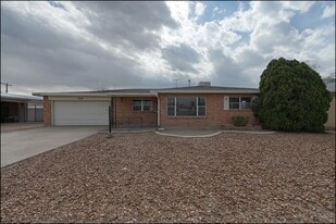 8200 Edgemere Blvd, Unit 0301 in El Paso, TX - Building Photo