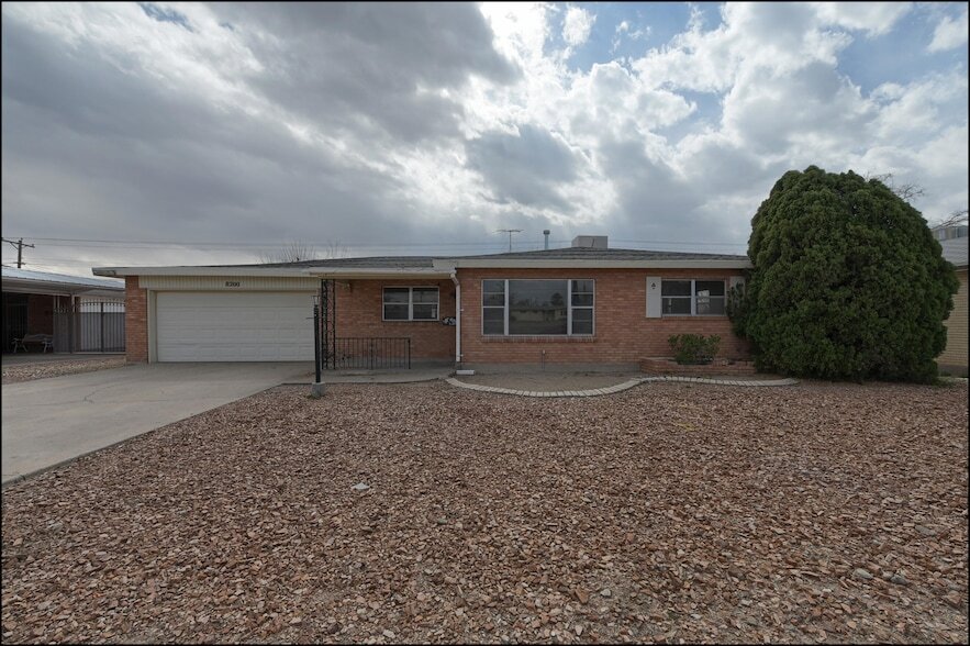 8200 Edgemere Blvd, Unit 0301 in El Paso, TX - Building Photo