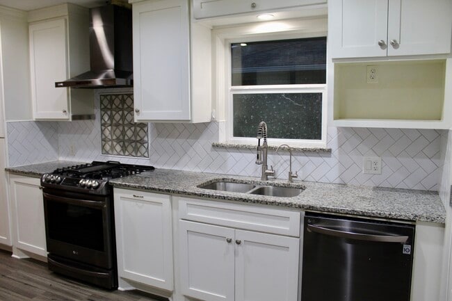 10020 Losa Dr in Dallas, TX - Foto de edificio - Building Photo