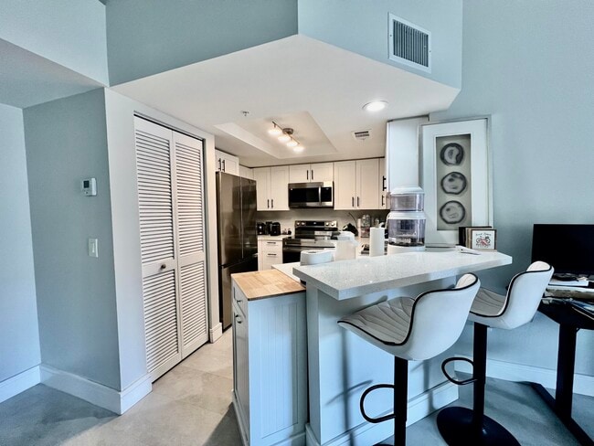 2033 SE 10th Ave in Fort Lauderdale, FL - Building Photo - Building Photo