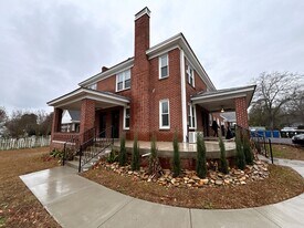 502 State St in West Columbia, SC - Building Photo