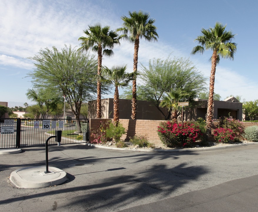 Las Colinas Apartments in Rancho Mirage, CA - Foto de edificio