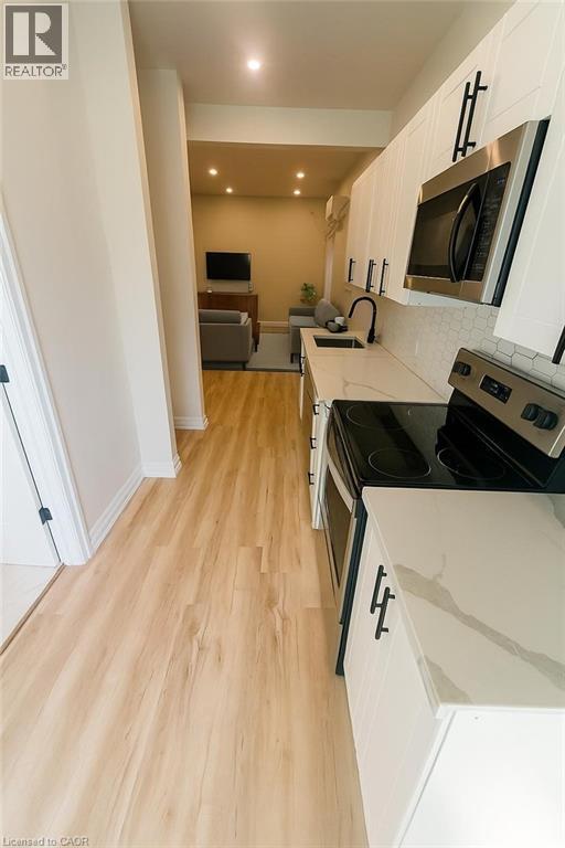 27 Queenston St in St Catharines, ON - Building Photo - Building Photo