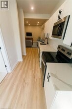 27 Queenston St in St Catharines, ON - Building Photo - Building Photo