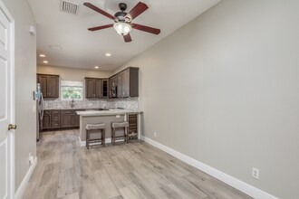 193 Ashley Ct in Dunedin, FL - Building Photo - Building Photo