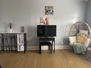 124 Mendoza Ave in Coral Gables, FL - Foto de edificio - Building Photo