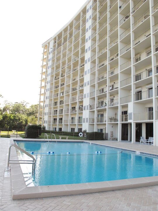 615 Bayshore Dr, Unit 607 in Pensacola, FL - Building Photo